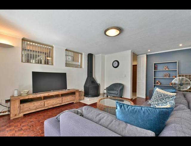 3 BEDROOM TOWNHOUSE FOR SALE IN DUNKELD WEST